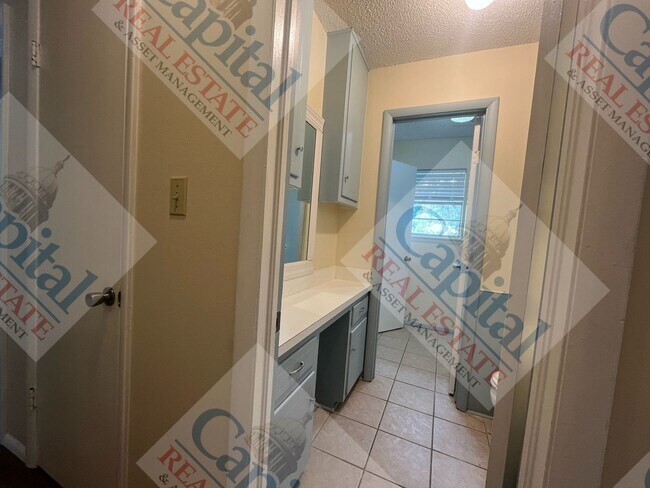 Building Photo - Adorable home W/ MOVE IN SPECIAL!