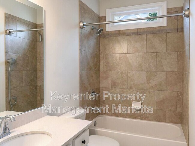 Building Photo - 459 Current Ct NE