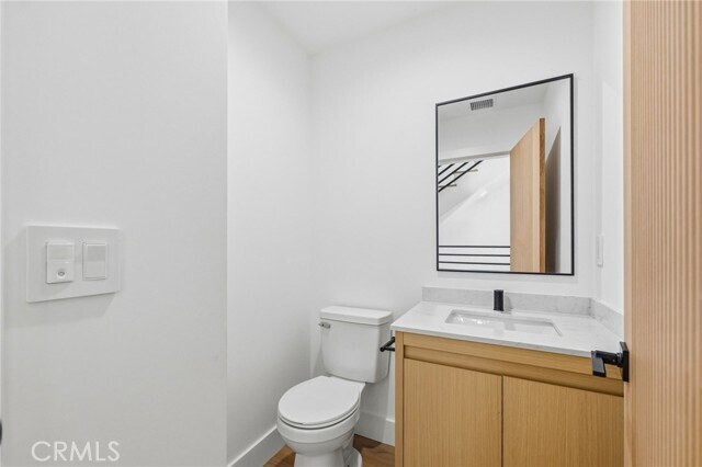 Building Photo - 13600 Burbank Blvd