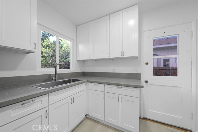 Building Photo - 9050 Huntington Dr