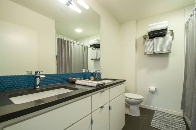 Building Photo - 463 14th Ave