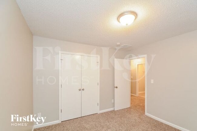 Building Photo - 125 N Honey Springs Ave
