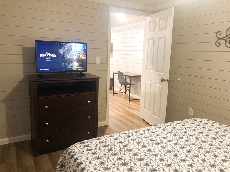 Building Photo - 1314 Golf Links Rd