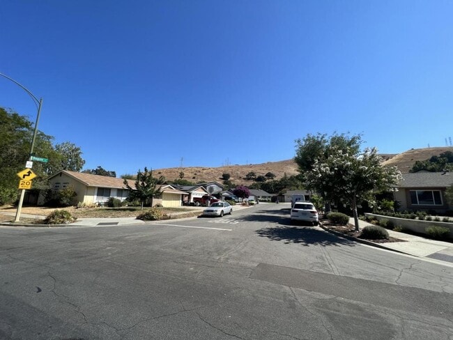 Building Photo - 317 Curie Dr