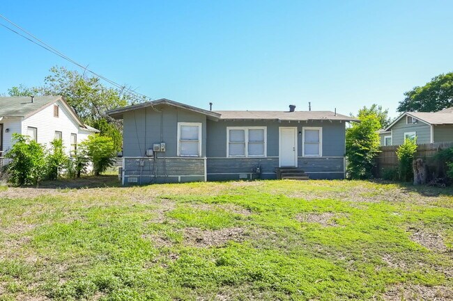 Building Photo - Casas De Kevin