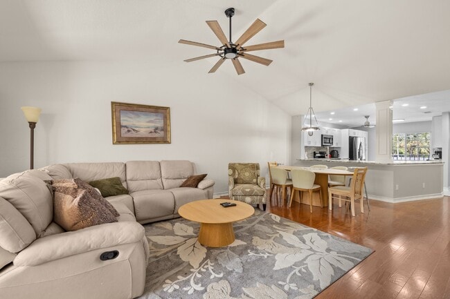 Building Photo - Sapphire lakes - 2 bedroom fully furnished condo