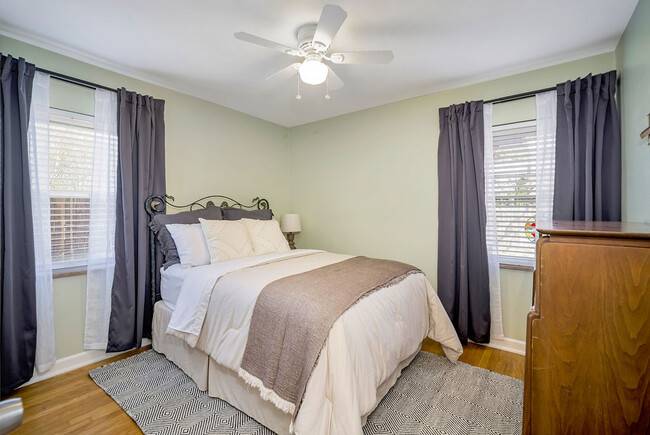 Building Photo - 1128 Exter Dr