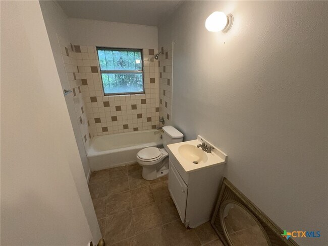 Building Photo - 3312 Lake Travis Ave