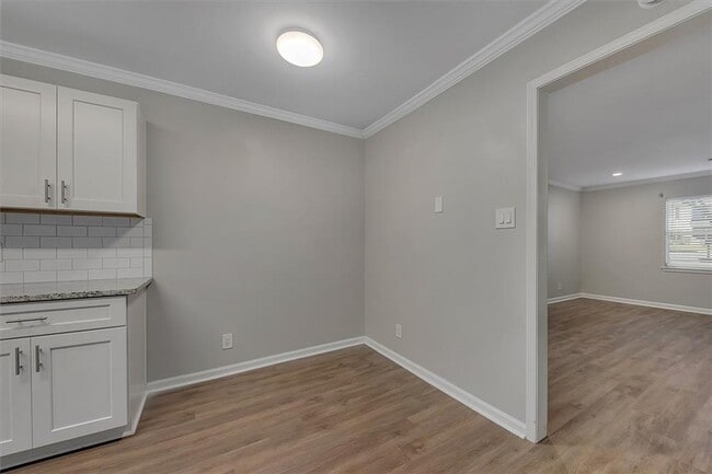 Building Photo - 290 Westland Way SW