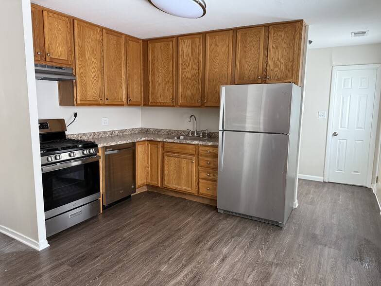 Building Photo - 3 S Victoria Ln