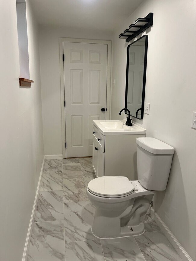 Building Photo - Beautiful 2 Bed/2 Bathroom Home located in...