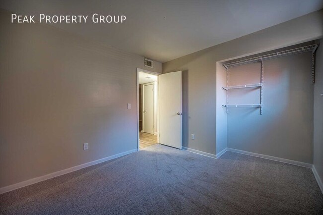 Building Photo - MOVE IN NOW! NEWLY RENOVATED! 2 Bedroom Ap...