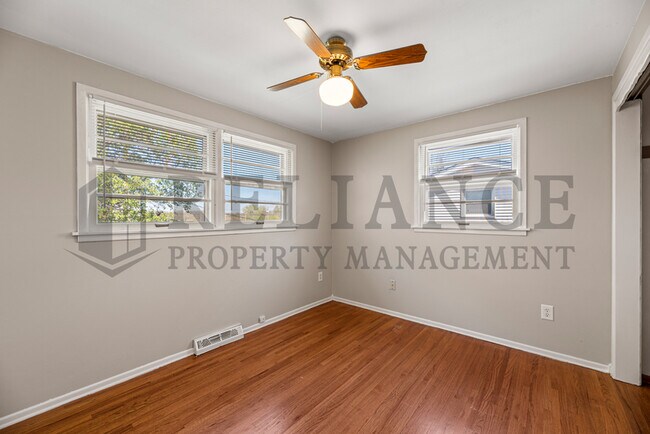 Building Photo - 1440 Community Dr