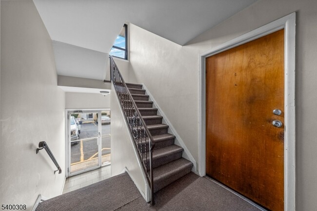 Building Photo - 401 US-22