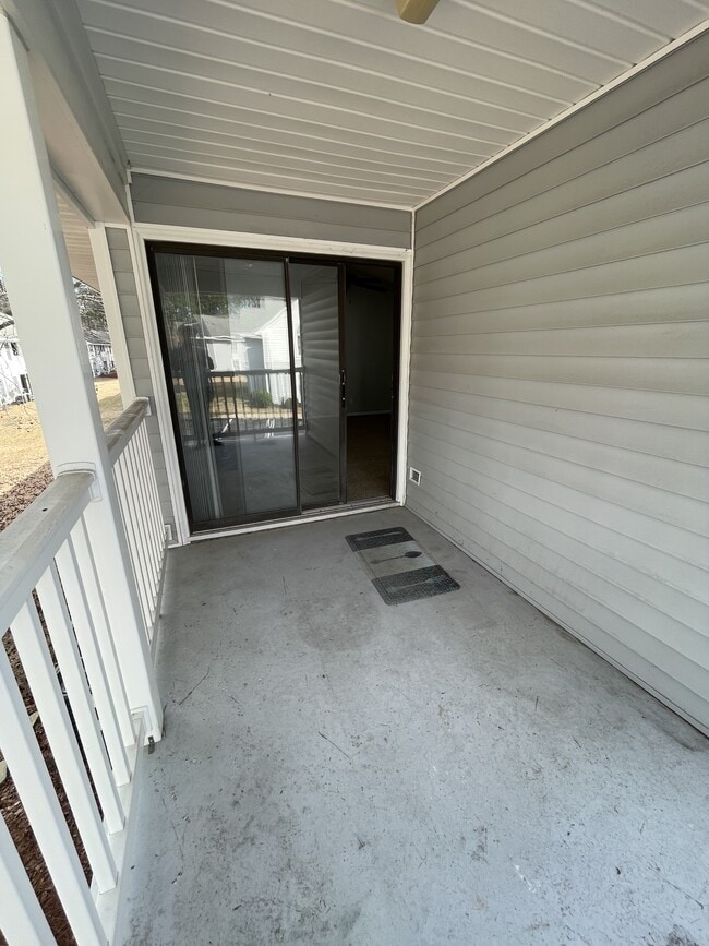 Building Photo - 114 W Victoria Ct