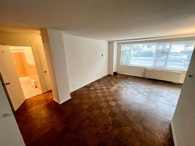 Building Photo - Cute 1 BR/1 BA Condo in Dupont Circle!