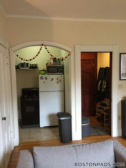 Building Photo - 6 Symphony Rd