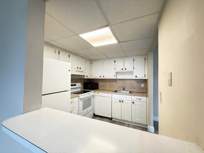 Building Photo - 323 Tuscany F