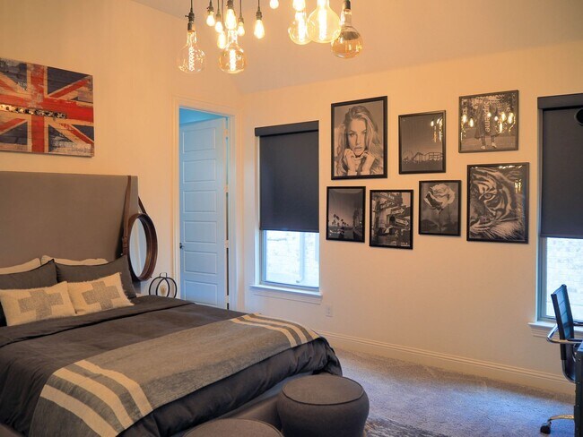 Building Photo - 1310 Sunflower Ave