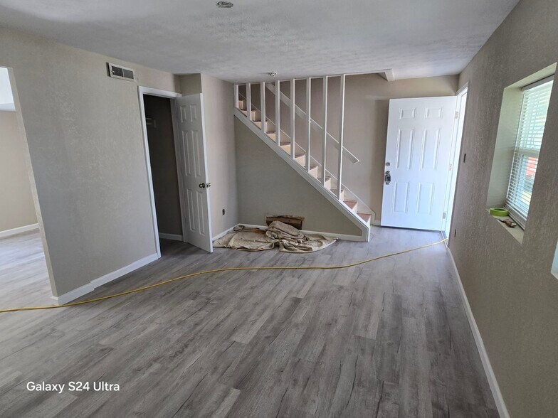 Building Photo - 110 Tacoma Rd