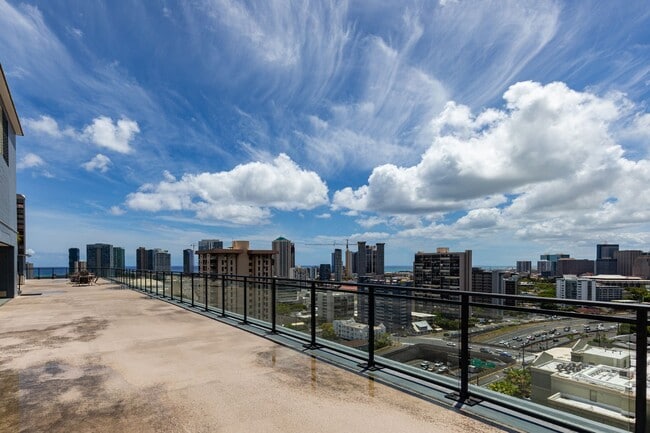 Building Photo - The Townhouse 1bd/1ba/1pk w extra large lanai