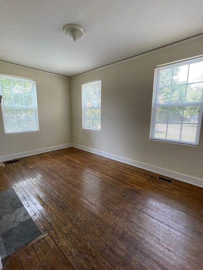 Building Photo - JUST REDUCED! Walk to the Stadium-Olympia!