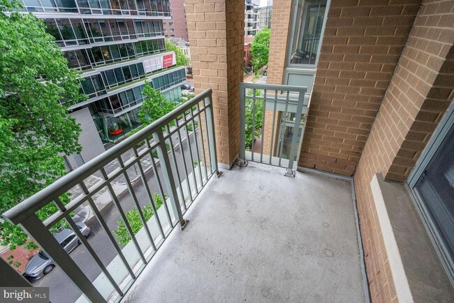 Building Photo - 2425 L St NW