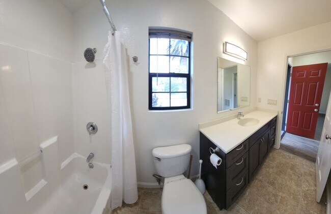 Building Photo - LOCATION-CLOSE PROXIMITY TO POLY CAMPUS