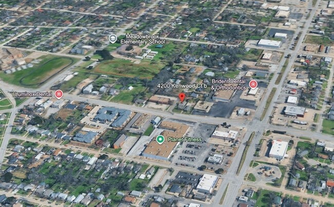 Building Photo - 4200 Kenwood Ct