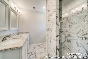 Building Photo - 811 W Kings Hwy