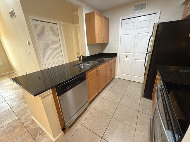 Building Photo - 3261 Haviland Ct