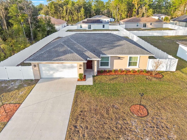 Building Photo - 3BR, 2BA Available Now with Fenced Yard and New Floors, North Marion Oaks