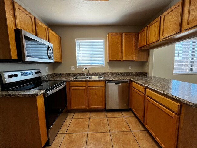 Building Photo - 8802 E University Dr