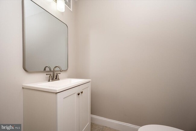 Building Photo - 1400 Lower View Ct