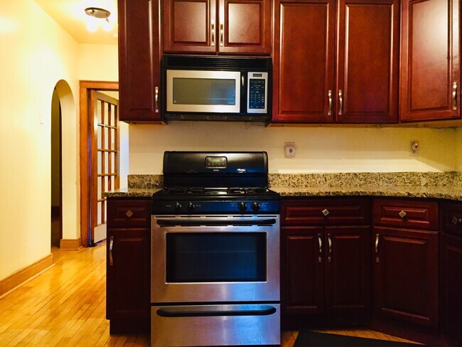 Building Photo - 1924 Kenilworth Ave