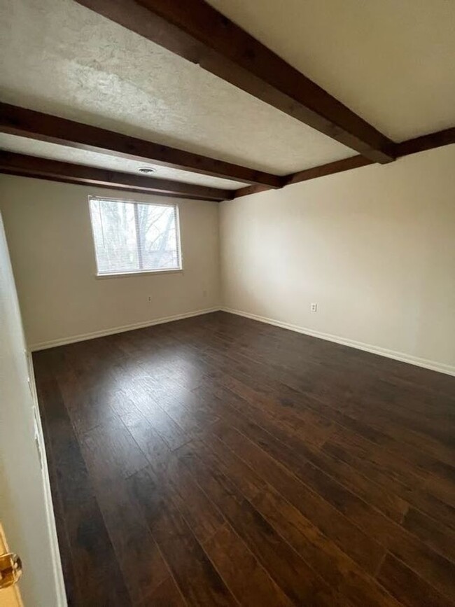 Building Photo - Recently updated Laurel Springs 2 bedroom ...
