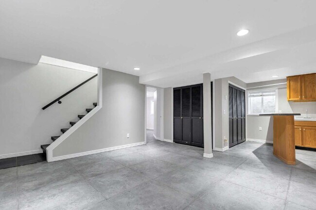 Building Photo - Charming 3-Bedroom Taylorsville Home with 3.5 Baths and Spacious Living