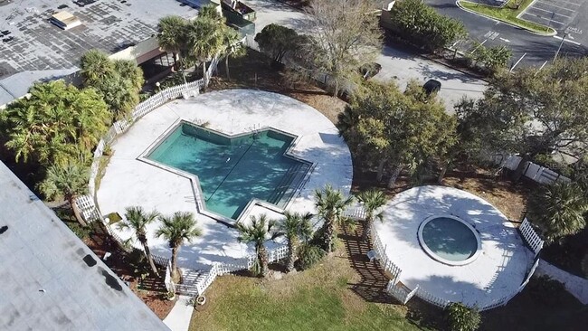 Building Photo - 7900 S Orange Blossom Trail