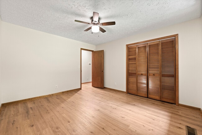 Building Photo - 105 McWhirter Pl