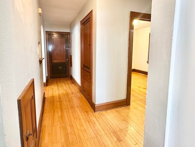 Building Photo - 7705 W Rogers St