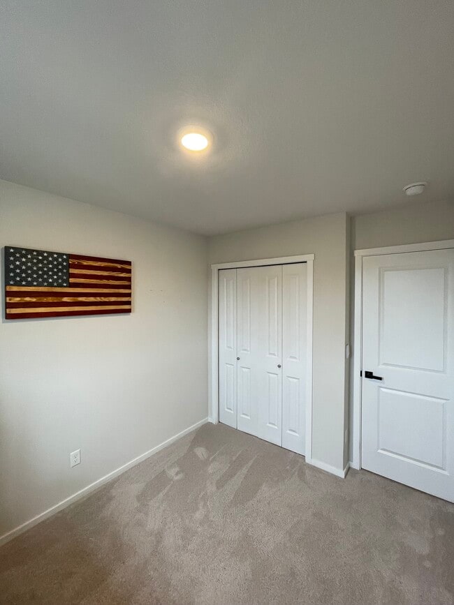 Building Photo - 6312 NE 61st Ave