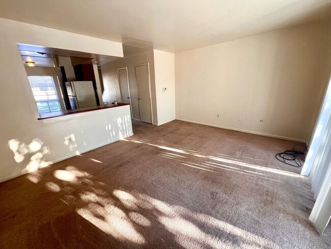 Building Photo - Fox Chapel  - 2 Bedroom 1.5 Bathroom - Townhome