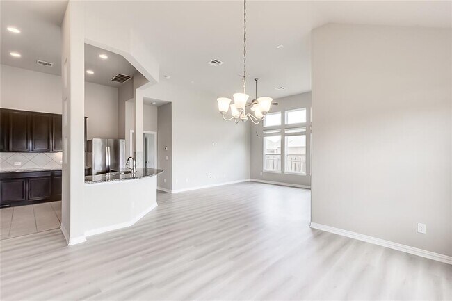Building Photo - 505 Palmilla St