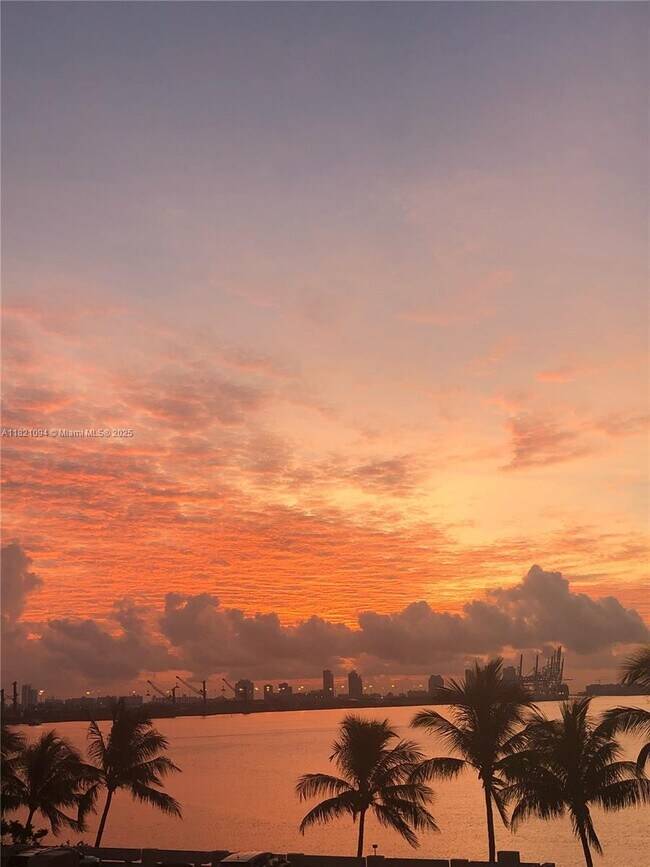 Primary Photo - 540 Brickell Key Dr