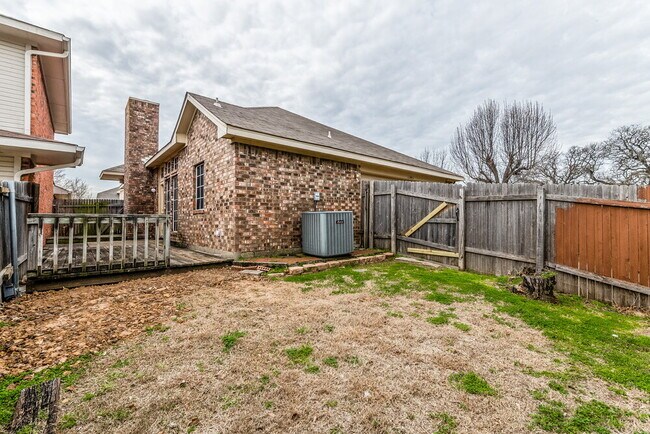 Building Photo - 1345 Overlook Dr