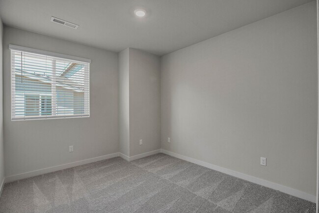 Building Photo - MODERN TIGARD TOWNHOME | ATTACHED 2-CAR GARAGE | FIREPLACE | PRIME LOCATION