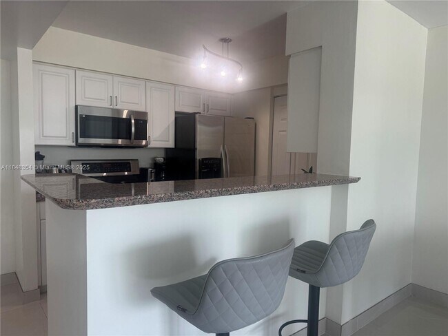 Building Photo - 1155 Brickell Bay Dr