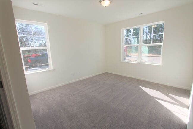 Building Photo - BEAUTIFUL 3BD 2.5 BTH Apartment home RAINT...