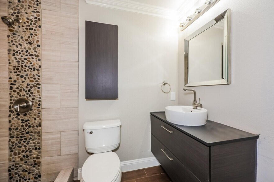 Building Photo - 711 River Run Dr