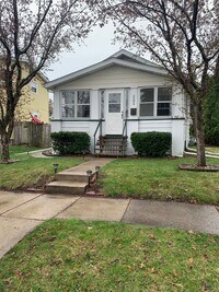 Building Photo - Charming 2 bedroom home in Rock Island